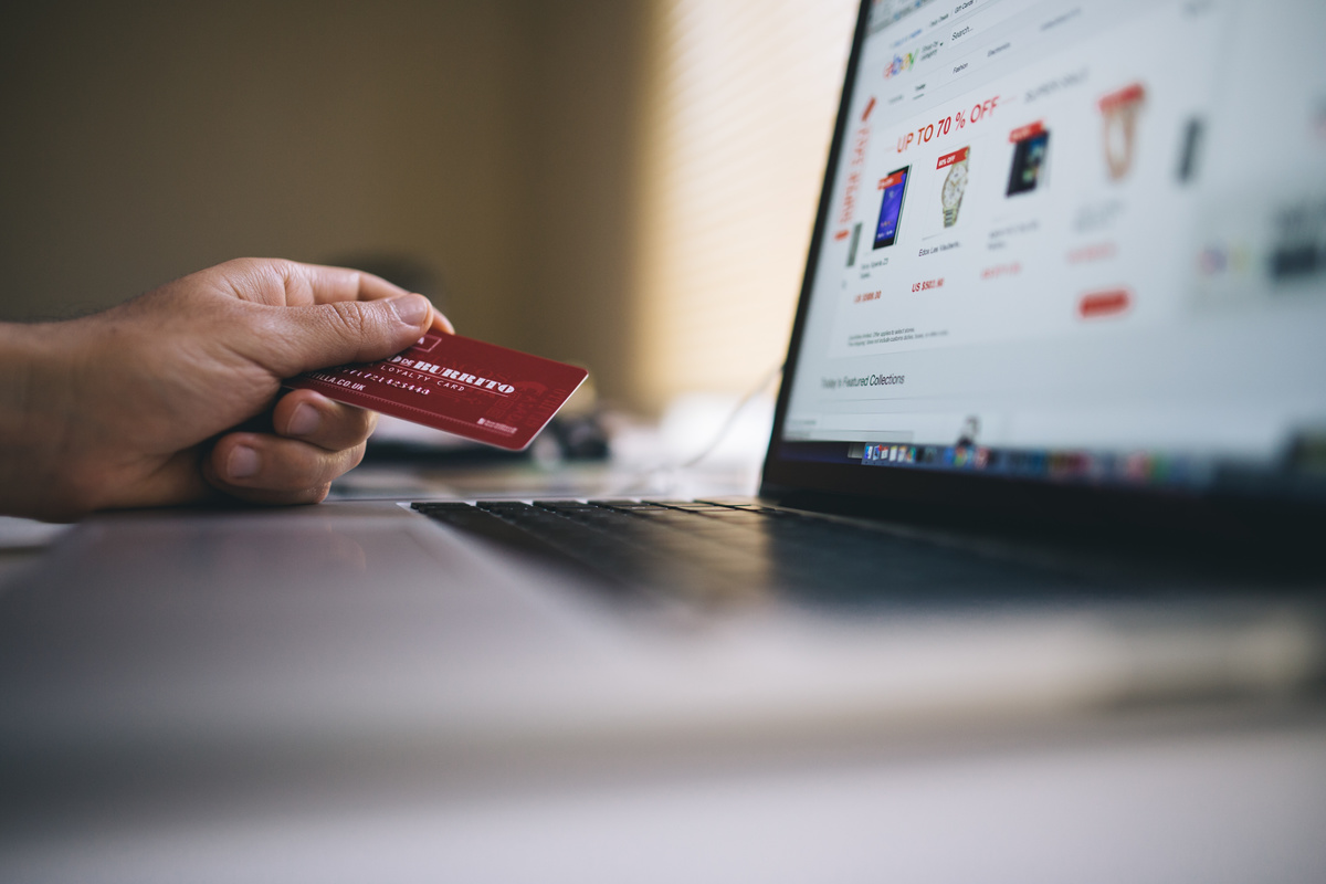 ecommerce-buying-on-a-mac.jpg